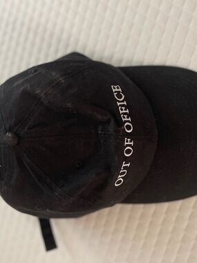 Discrete red light therapy for hair growth